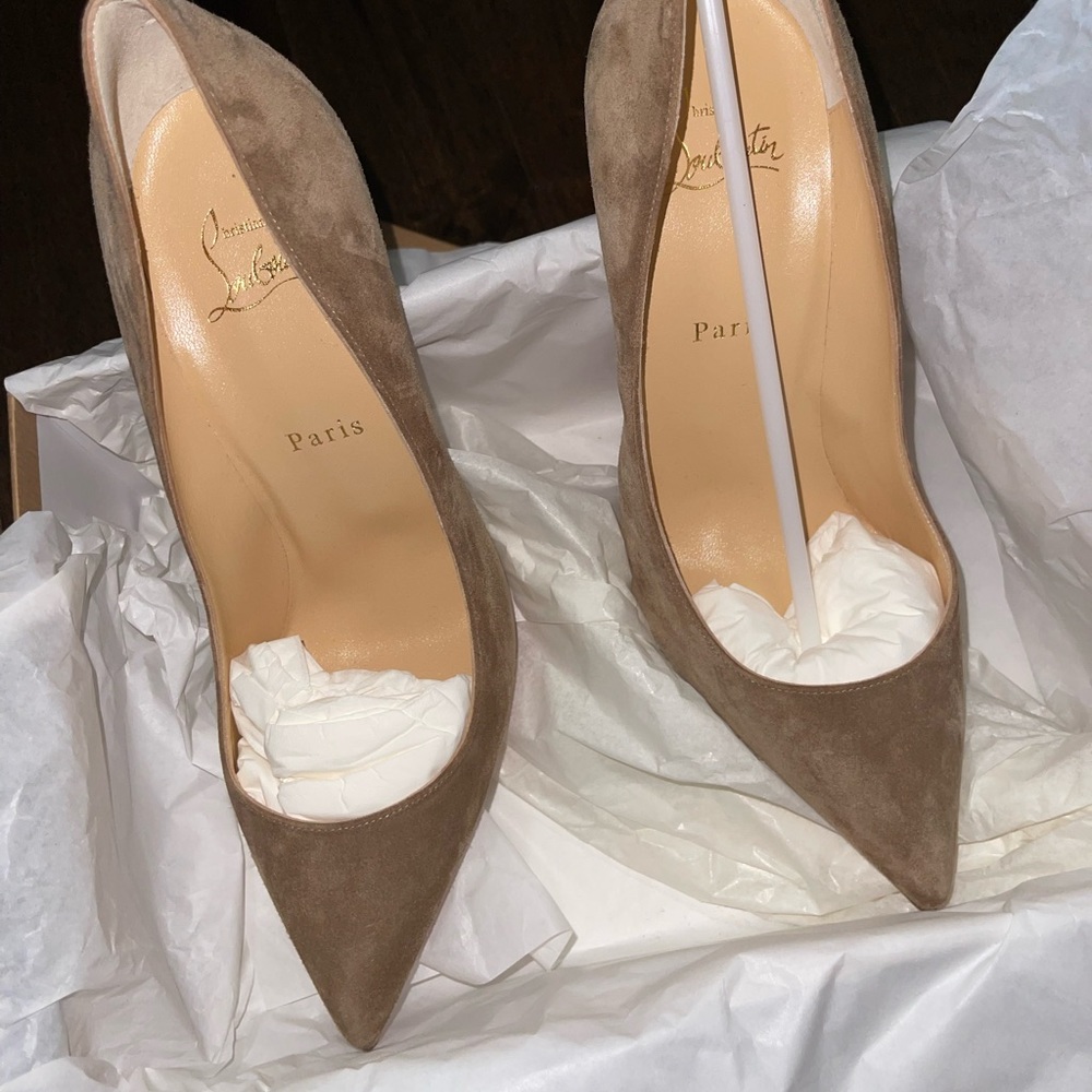 Pigalle 100 Suede Pumps.  NIB and at great price.